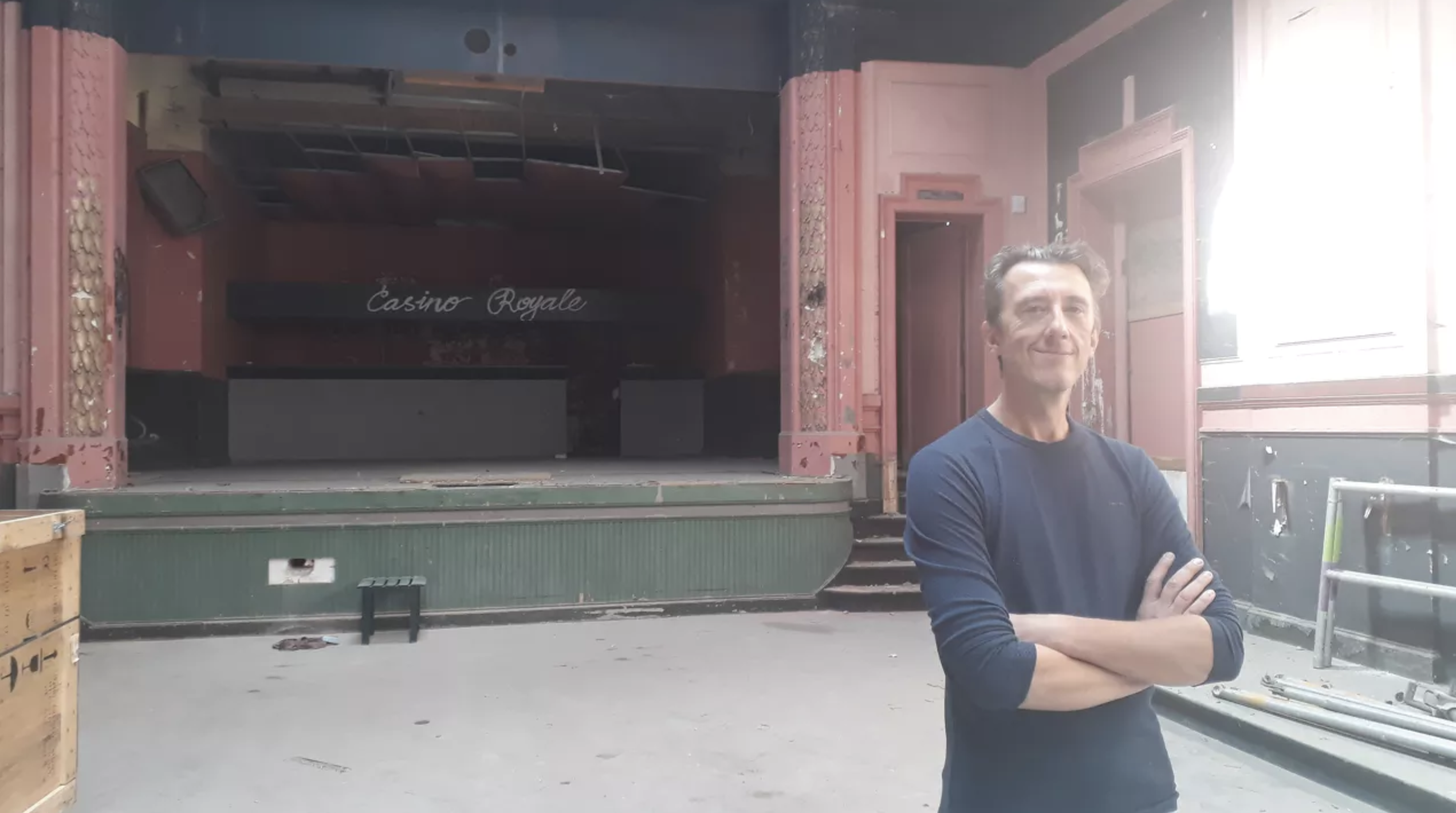 Lawrence de Belder in de feestzaal van Casino van Gompel
