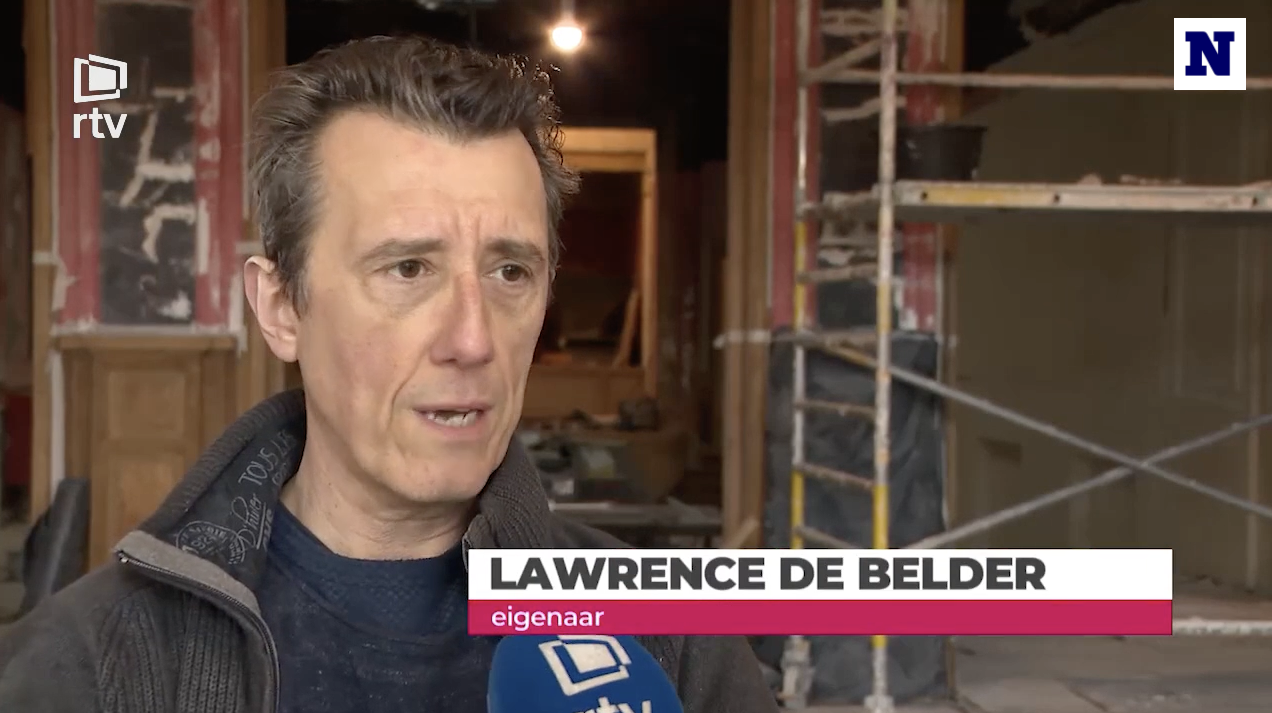 Een screenshot uit het interview door Het Nieuwsblad met Lawrence de Belder